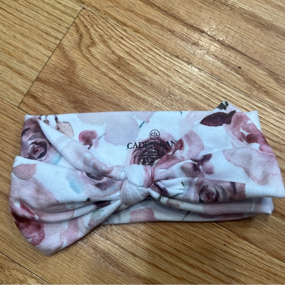 Caden Lane Maternity Robe Rosie’s Rose Garden Print Matching Baby Headband - Picture 2 of 4